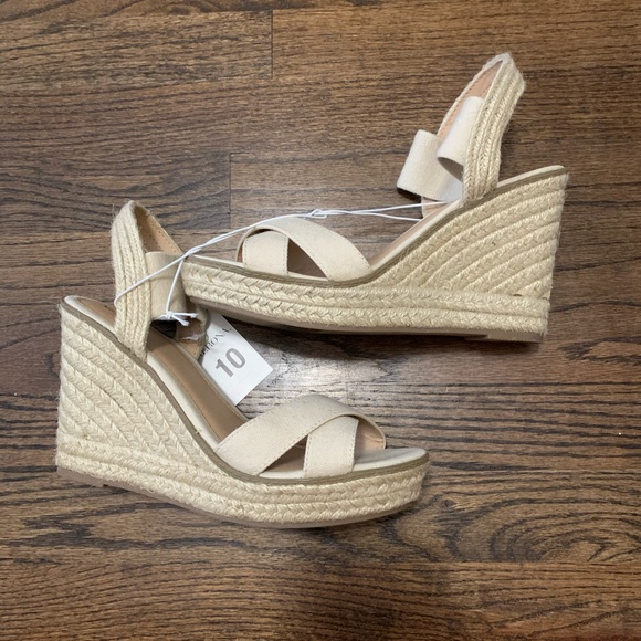 Merona Shoes - NWT Merona heeled sandals size 10.